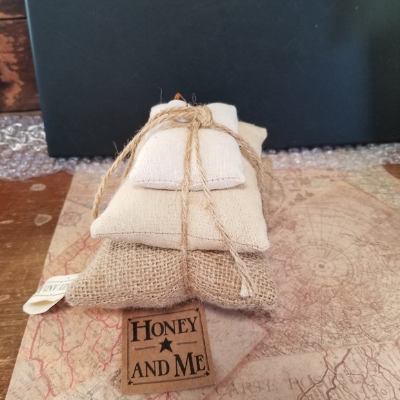 Honey & Me rustic pin cushion - Picture 3 of 7